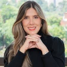 Doris Giraldo's Instagram, Twitter & Facebook