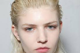 Blond oder Brünett? Diese Promis sehen mit dunklen Haaren viel besser aus