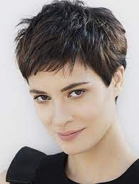 Coiffure courte moderne et stylée. Les Plus Belles Coupes Courtes Vues Sur Pinterest Cheveux Courts Cheveux Tres Courts Coupe De Cheveux Courte