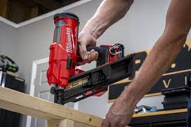 There's pretty solid visibility around the nose as well. Milwaukee M18 Fuel Cordless Framing Nailer Review Pro Tool Reviews