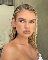 Leah Baines's Instagram, Twitter & Facebook