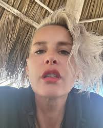 Eve Salvail Perso added a new photo.