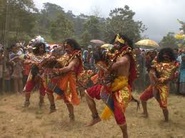 Jun 10, 2021 · ian campbell (1972), disisi lainnya mendefinisikan konservasi dengan tiga makna, yakni: Mengajarkan Budaya Daerah Kepada Anak Siedoo