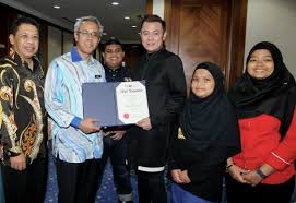 Explore tweets of aznil hj nawawi @aznilnawawihm on twitter. School For Underprivileged Children Names Aznil Nawawi As Ambassador