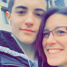 How to use a palette spatula with cell activator for acrylic pouring?