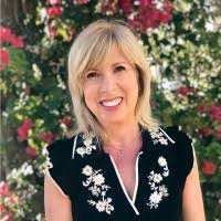 Tracy Grogan's Instagram, Twitter & Facebook