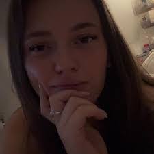 Kerri Fay's Instagram, Twitter & Facebook