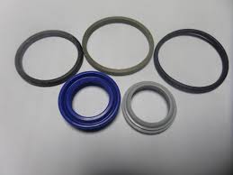 Reglarea direcţiei previne uzura prematură a anvelopelor şi a componentelor sistemelor de direcţie şi suspensie. Accesorii Agricole Ro Set Serie Garnituri Cilindru Directie