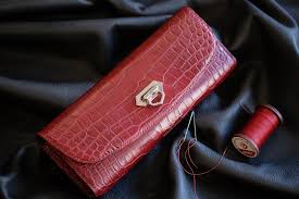 Ví cầm tay nữ da Cá Sấu Thái handmade - Nghệ thuật Thủ Công Mr.Luu