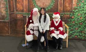 Dignity Health Northridge Hospital Hosts Annual Holiday Jam For Needy Kids Daily News