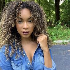 Anne Wesley's Instagram, Twitter & Facebook