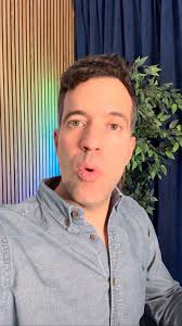 Una camarera venezolana en Galicia gana el Gordo de la lotería El mayor  premio de la Lotería Nacional en España también cayó este año en un hogar  venezolano Eli Blanco, una mujer