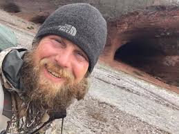 Good luck to Sarah & Gary as they set off for their sponsored walk. Thanks  so much to both of you and members can still donate if you wish 🐾🐾😊