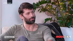 «ναι, υπάρχουν ανάρμοστες προτάσεις και γι' αυτό στην. O Ale3hs Pappas Apokalyf8hke Stis Roomies Mega Tv
