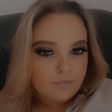 Bethany Mullen's Instagram, Twitter & Facebook