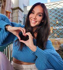 La showgirl e modella italiana ha scelto di trasferire con un luogo perdifiato, la sua semplicità al pubblico in visibilio di instagram. Paola Di Benedetto Instagram Biografia Eta E Outfit Preferiti R A Boutique Blog