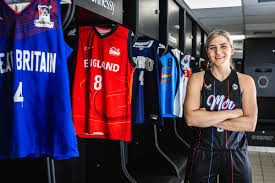 Zay Williams signs for Manchester