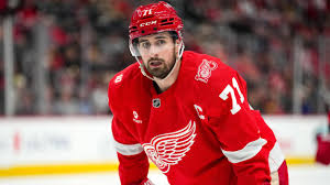 Dylan Larkin Reportedly Requests Trade, Top NHL Landing Spots for Red Wings Captain