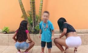 Criança faz dança sensual em uma praia do brasil e leva público ao delírio. Sao Paulo Para Criancas O Que Fazer Se Seu Filho So Ouve Funk Proibidao