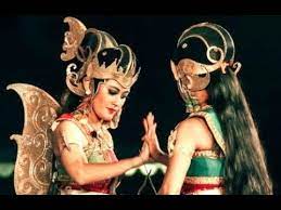 Tari yapong, begitu ia disebut, merupakan tari yang sengaja 8. Makna Dan Sejarah Tari Beksan Srikandi Suradewati Sering Jalan