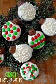 It's my favorite time of year again when kids across all schools are looking forward to their end of year party and what better way. 25 Christmas Oreo Recipes Turning The Cookies Into A Toothsome Festive Treat Cute Diy Projects