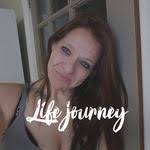 Robyn Lundy's Instagram, Twitter & Facebook