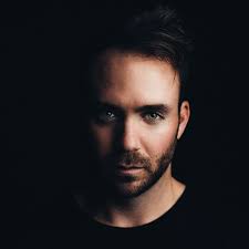 Great Dane vs Tiny Dog Bed