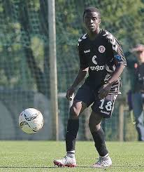 He presently plays for borussia dortmund. Dimitri Eeckhaut Auf Twitter Borussia Dortmund Have Completed The Signing Of Fcstpauli Striker Youssoufa Moukoko 11 Bvb Bvb