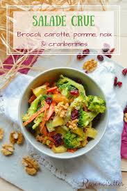 Salade Crue Au Brocoli Carotte Pomme Noix Et Cranberries Vegane Cuisine Crue Alimentation Crue Vegane Recette Brocolis