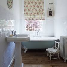 Réalisez un aménagement petite salle de bain 2m2 réussi en recourant aux petites rangements malins. Salle De Bain 15 Exemples De 4m A 17m