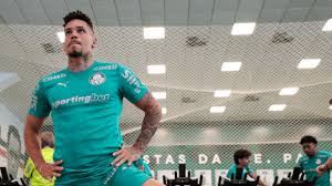 Quando Paulinho volta ao Palmeiras? Entenda a situação do jogador