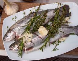 Gegrillte Forelle Mit Baked Potatoes Hauptgerichte Rezepte Deutsche See In 2020 Forelle Grillen Fisch Gegrillt Forelle