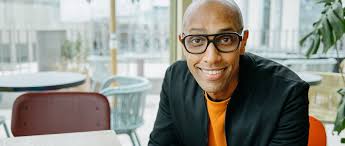 Amiaz Habtu wird Moderator der Eyes & Ears Awards