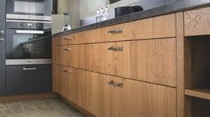 Cuisine De Style Campagne Bistronomie Avant Tout Cuisine Sur Mesure En Bois Schmidt Cuisine Equipee Moderne Cuisine Noire Et Bois Cuisines Deco