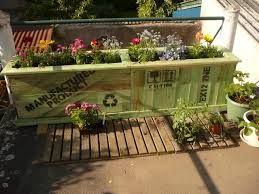 Bac A Fleurs En Palettes Recyclees Upcycled Pallet Planter Box 1001 Pallets Jouez la déco à l'intérieur comme à l'extérieur en animant vos balcons, terrasses, jardins ou salon avec notre gamme de bacs à fleur. upcycled pallet planter box
