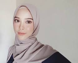 Jadikan sari yanti dan kolin abdullah sebagai caller. Sari Yanti Biography Family Actoress Model Husband Children And Worth