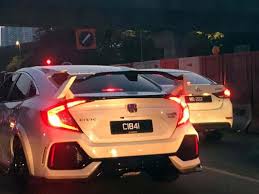 Beliau dilihat memasuki pintu 2 istana negara menaiki kereta jenis jaguar berwarna hitam. Dato Seri Anwar Bin Ibrahim New Jaguar Car