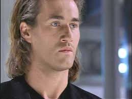 Michael and Nikita's Relationship in Season 2 Episode 1