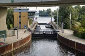 Das bauwerk muss dafür modernisiert werden. Schleusen Aus Aller Welt Structurae