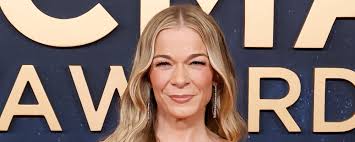 Exclusive: Tegan and Sara Talk Labels and the Advice Neil Young's Manager  Offered in New Audible 'Words + Music' Clip -