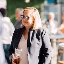 Kathy Flake🌻 (@kathyf)