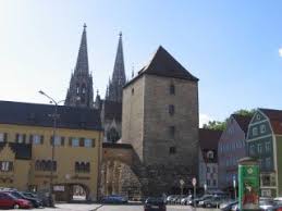 984 dieser gebäude bilden im historischen kern der stadt das ensemble altstadt von regensburg mit stadtamhof. Richtung Fussgangerzone Bild Altstadt Regensburg In Regensburg
