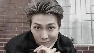 Mixtape 'mono' berisi total tujuh buah lagu baru, yang melibatkan berbagai musisi dan penyanyi kenamaan, termasuk honne, eaeon, mot. Merasa Tertekan Ikuti Aja Cara Unik Rm Bts Redakan Stres