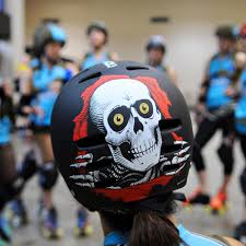 Carr tries to balance her desire for a happy personal life and her dreams of stardom. Rouge And Tumble Women S Roller Derby Is Back Mpr News
