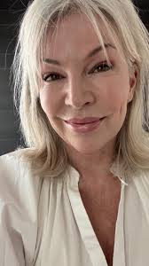 happy national lipstick day! (the photographer is still in practice mode)  @christianlouboutinbeauty #redlips #redlipstick #nationallipstickday  #thisis60 #lifewithbabs