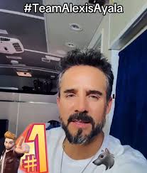 El actor José Ron apoyando a Alexis Ayala de Team Noche en LCDLFMx3 💯🌃😊