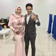 Sempena ulangtahun perkahwinan yang ke 5 tahun, hafidz roshdi muatnaik gambar keluarga. Biodata Nurul Shuhada Isteri Pelakon Hafidz Roshdi Encikshino Com