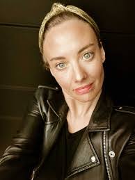 Lyndsay Miller's Instagram, Twitter & Facebook