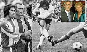 He played for fc bayern münchen and the germany national team. Gerd Muller S Wife Reveals Details Of His Dementia Decline Ahead Of His 75th Birthday Daily Mail Online