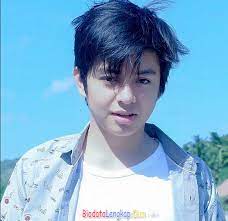 Ganteng ganteng serigala adalah sebuah film yg tayangnya di sctv jangan lupa nonton guys 27 Artis Indonesia Terganteng Dan Tertampan Idaman Semua Wanita